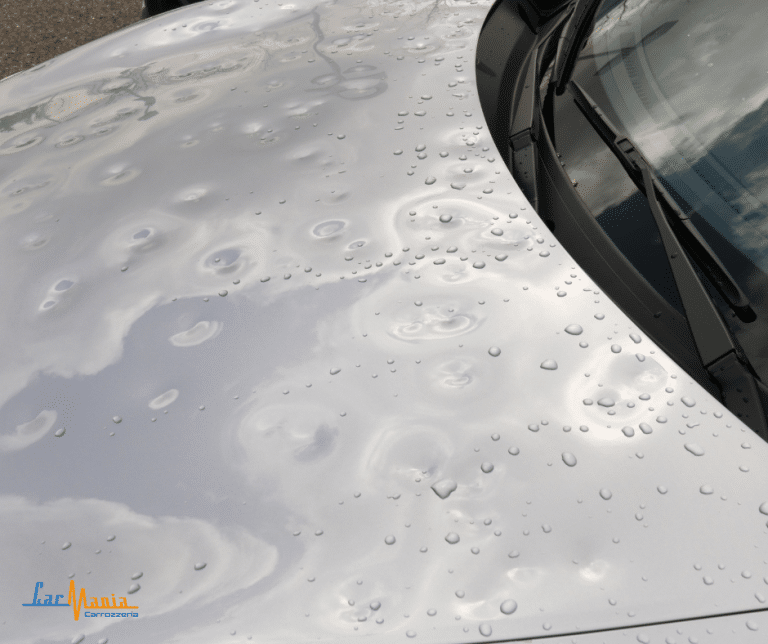 danni da grandine sull'auto