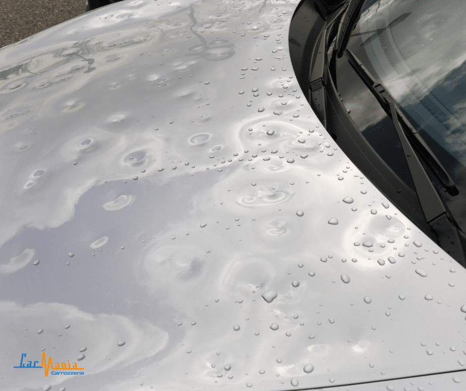 danni da grandine sull'auto