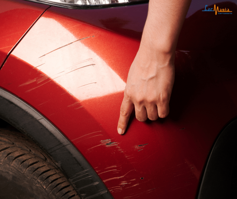 eliminare i graffi dalla carrozzeria